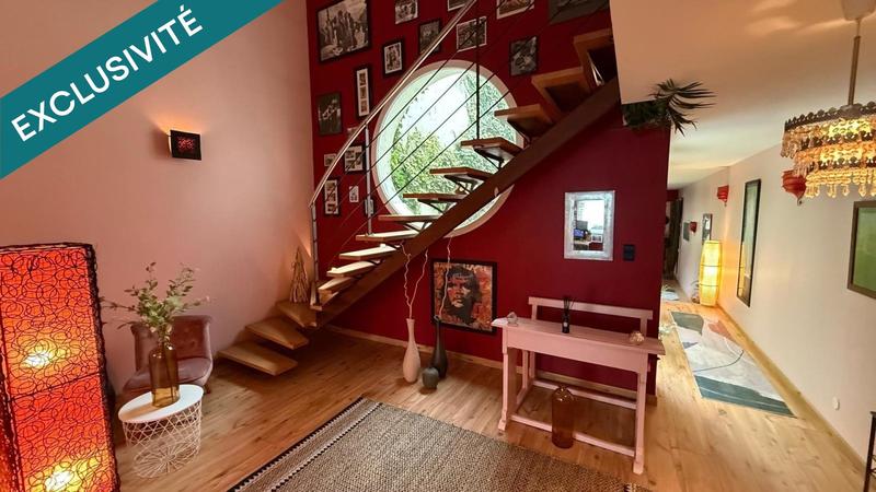 Maison - 237 m² - 9 pièces