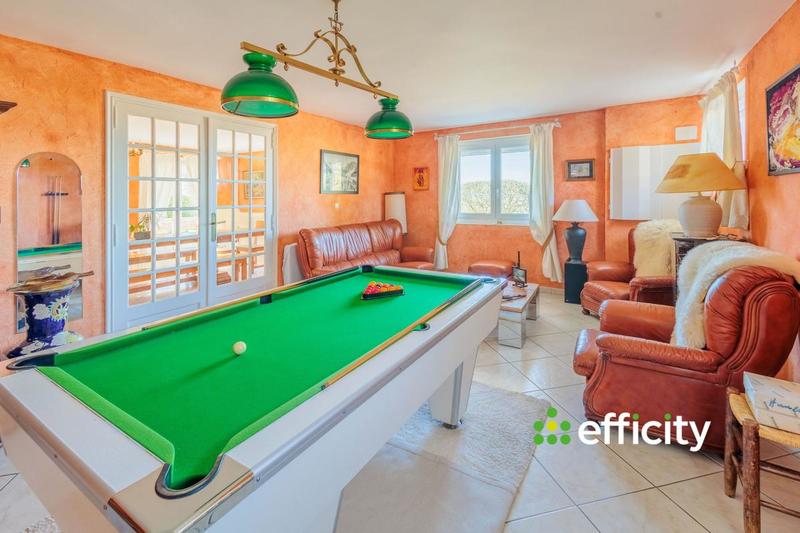 Maison - 232 m² - 8 pièces