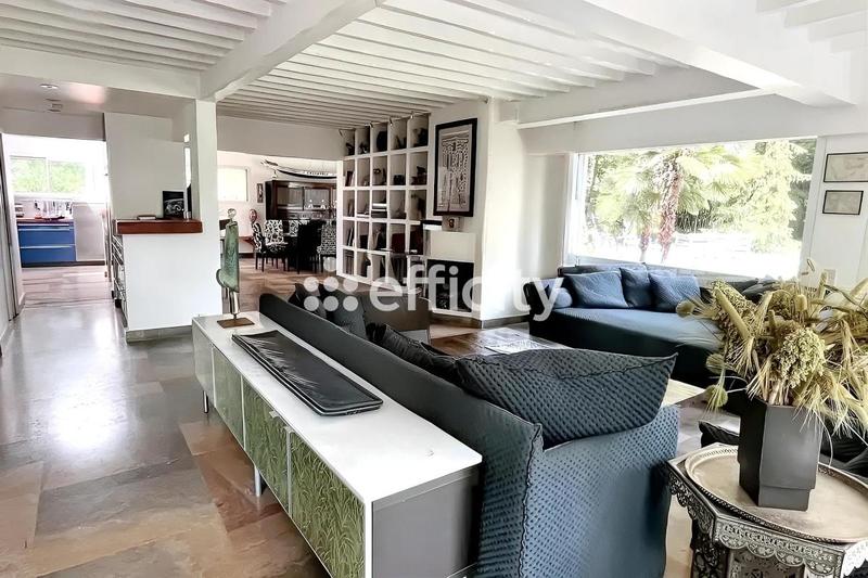 Villa - 220 m² - 8 pièces