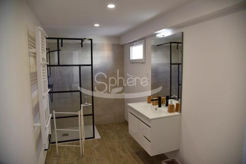 Propriété - 223 m² - 10 pièces