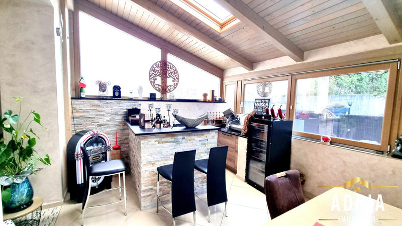 Maison - 225 m² - 8 pièces