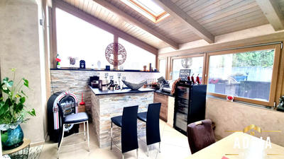 Maison - 225 m² - 8 pièces