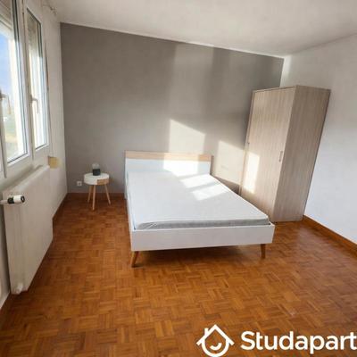 Chambre - 11 m² - 1 pièce