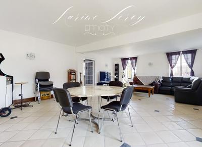 Maison - 400 m² - 12 pièces