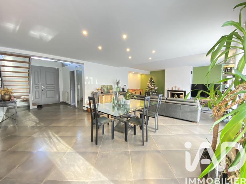 Maison - 180 m² - 8 pièces