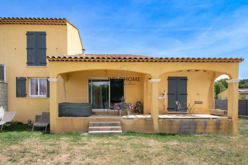 Maison traditionnelle - 96 m² - 5 pièces