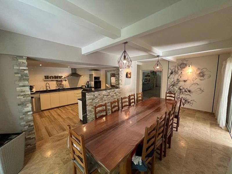 Maison - 338 m² - 10 pièces