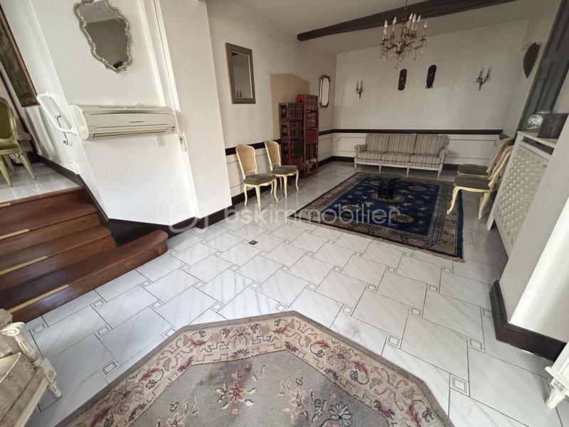Maison - 255 m² - 10 pièces