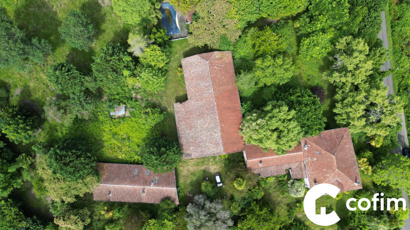 Maison ancienne - 373 m² - 10 pièces