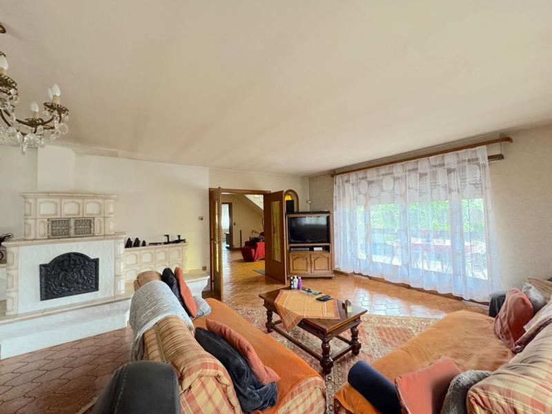 Maison - 250 m² - 9 pièces