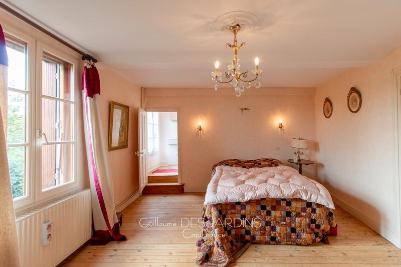 Maison - 175 m² - 9 pièces