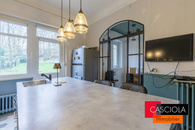 Maison - 259 m² - 9 pièces