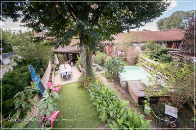 Maison - 218 m² - 9 pièces