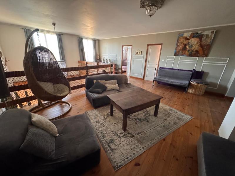 Maison de ville - 240 m² - 7 pièces