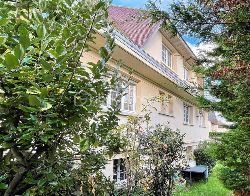 Maison traditionnelle - 170 m² - 7 pièces