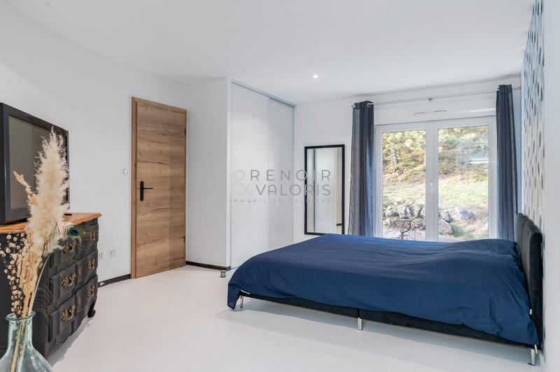 Maison - 223 m² - 6 pièces