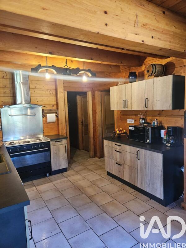 Maison - 180 m² - 9 pièces