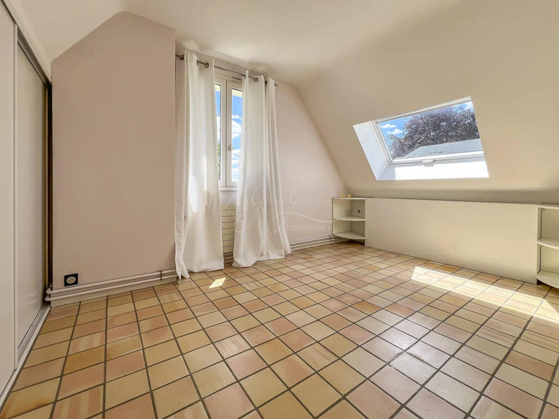 Maison - 180 m² - 8 pièces