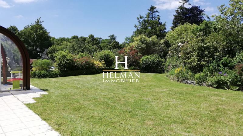 Maison - 215 m² - 7 pièces