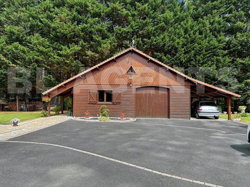 Propriété - 167 m² - 6 pièces