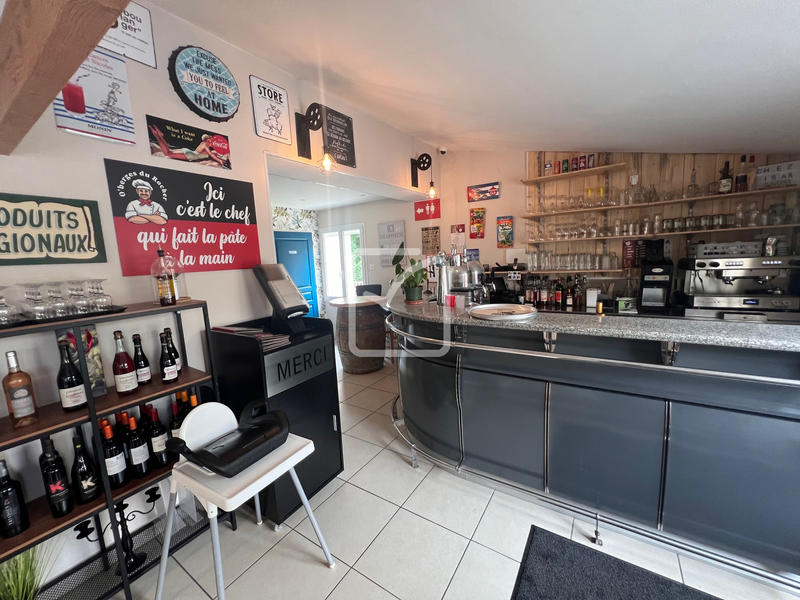 Maison - 418 m² - 20 pièces