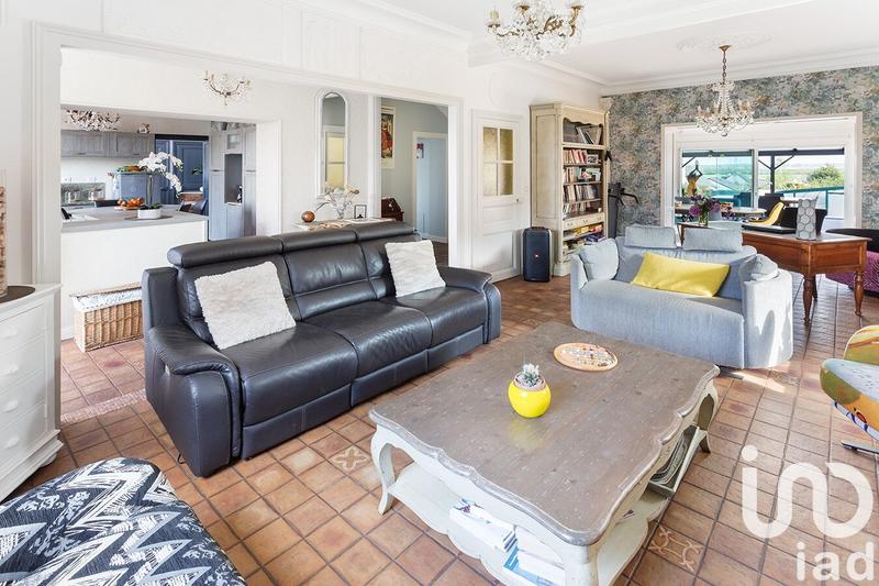 Maison - 210 m² - 7 pièces