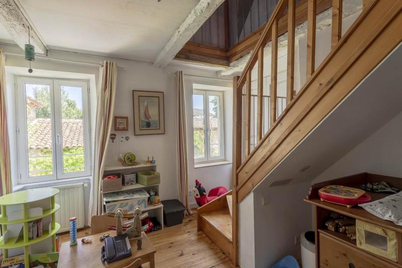 Maison - 300 m² - 11 pièces