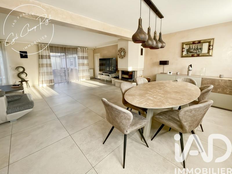 Maison - 180 m² - 8 pièces