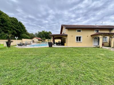 Maison - 200 m² - 6 pièces