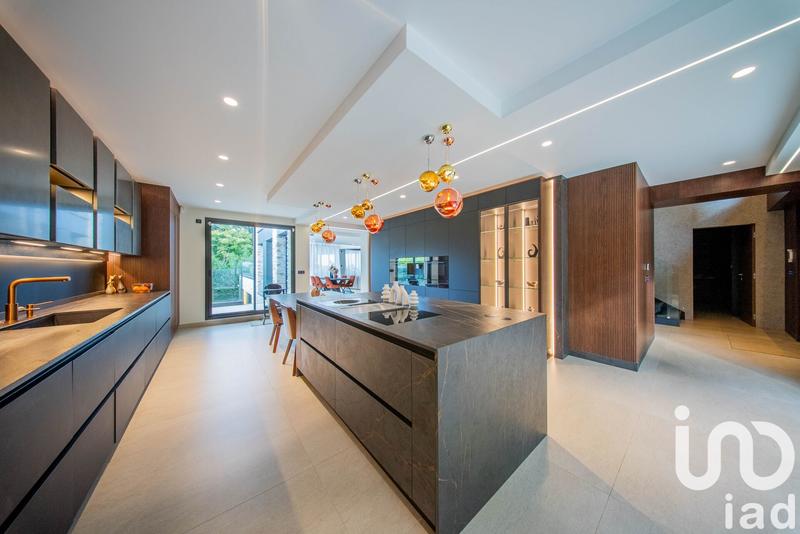 Maison - 560 m² - 7 pièces