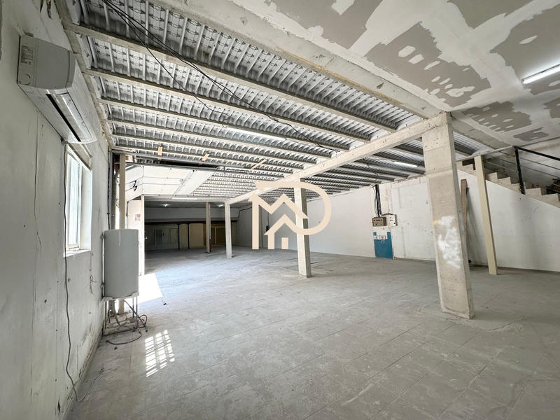 Local d'activités - 590 m²