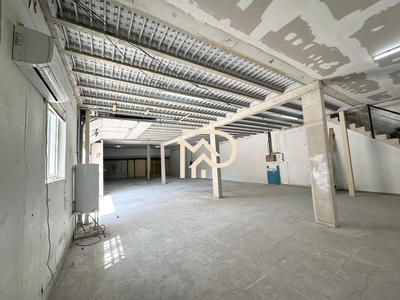 Local d'activités - 590 m²