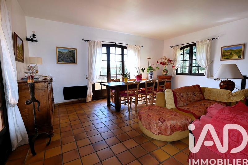 Maison - 222 m² - 8 pièces