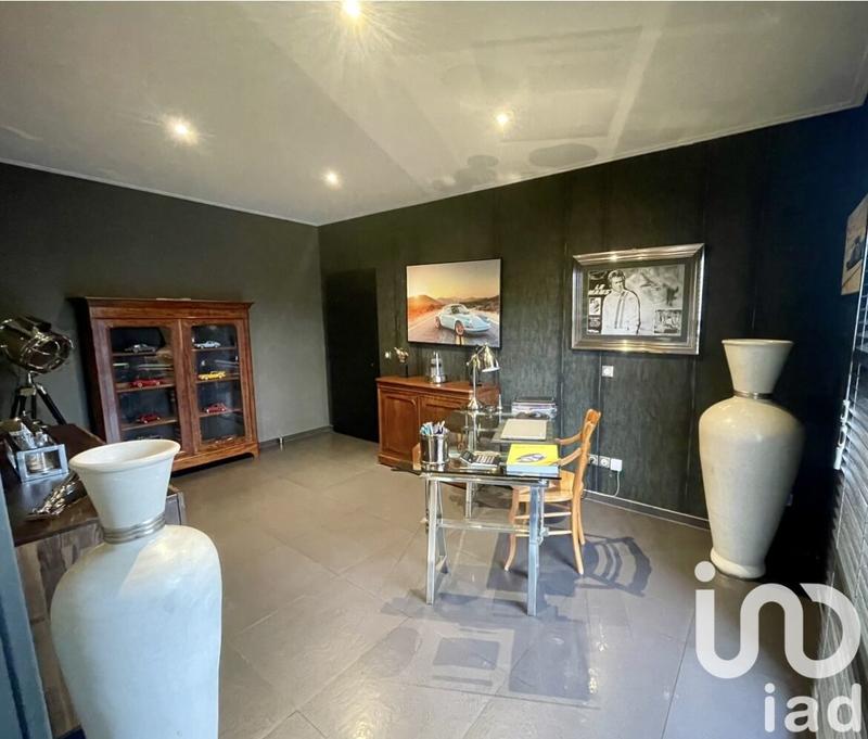 Maison - 270 m² - 10 pièces