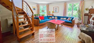 Maison - 1 000 m² - 40 pièces