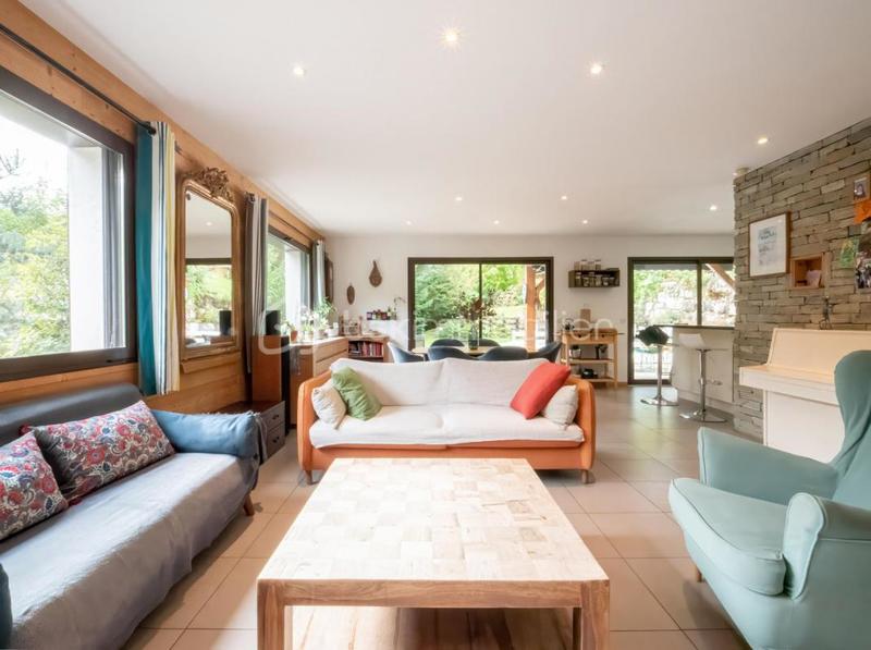 Maison - 190 m² - 8 pièces