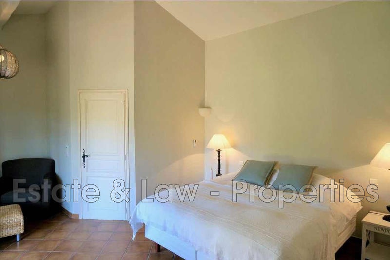 Maison - 220 m² - 7 pièces