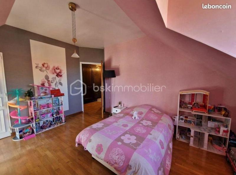 Demeure - 225 m² - 6 pièces