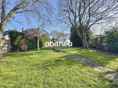 Maison - 233 m² - 7 pièces