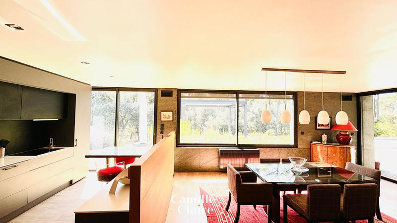 Maison - 240 m² - 5 pièces