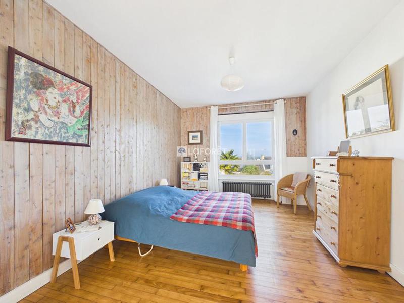 Maison - 205 m² - 8 pièces