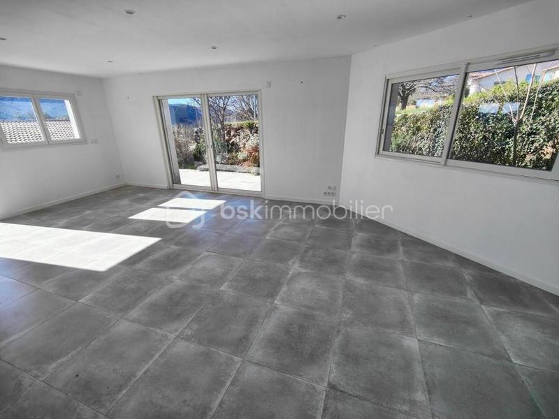 Villa - 80 m² - 4 pièces