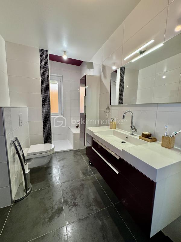 Maison traditionnelle - 260 m² - 10 pièces