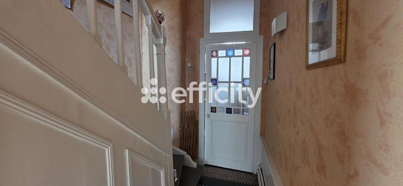 Maison - 212 m² - 9 pièces