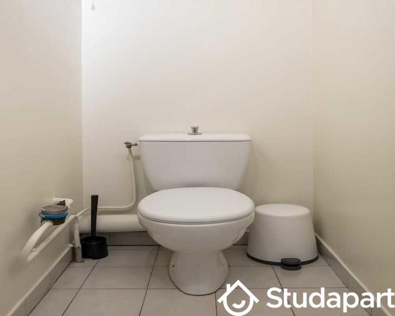 Chambre - 80 m² - 1 pièce