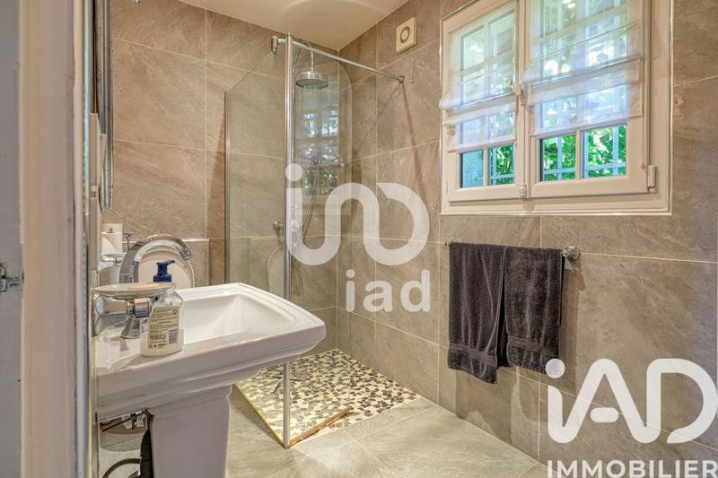 Maison - 232 m² - 7 pièces