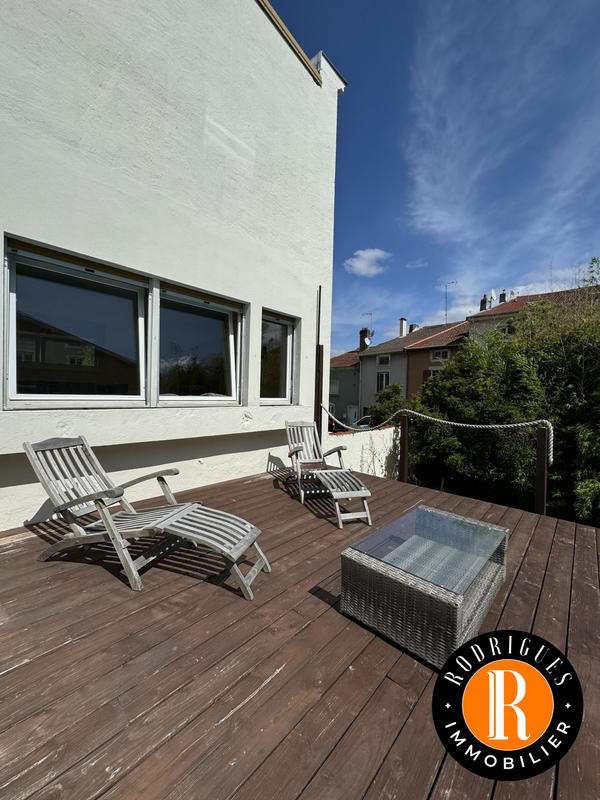 Maison - 285 m² - 12 pièces