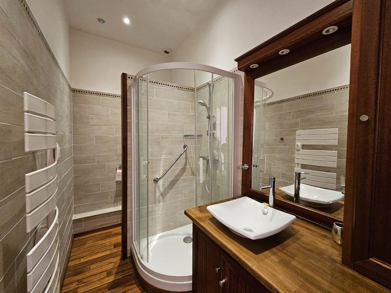 Maison - 352 m² - 13 pièces