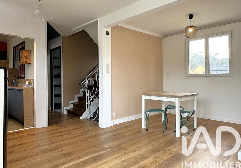 Maison - 180 m² - 8 pièces