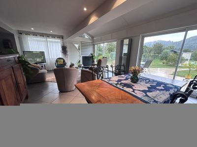 Maison - 200 m² - 7 pièces